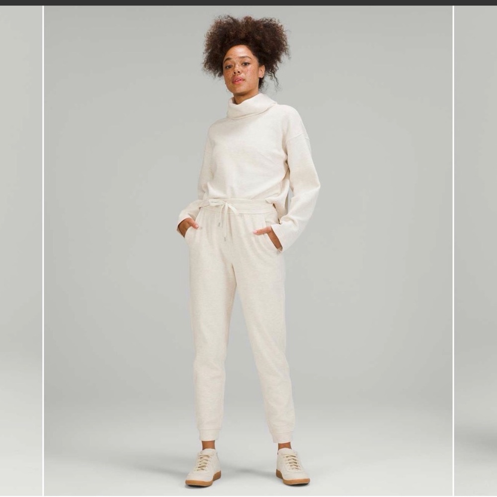 Lululemon Athletica Jogger Set (Sweater and Joggers) heathered white Opal size 6